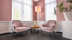 Tagungsraum mit Loungebereich